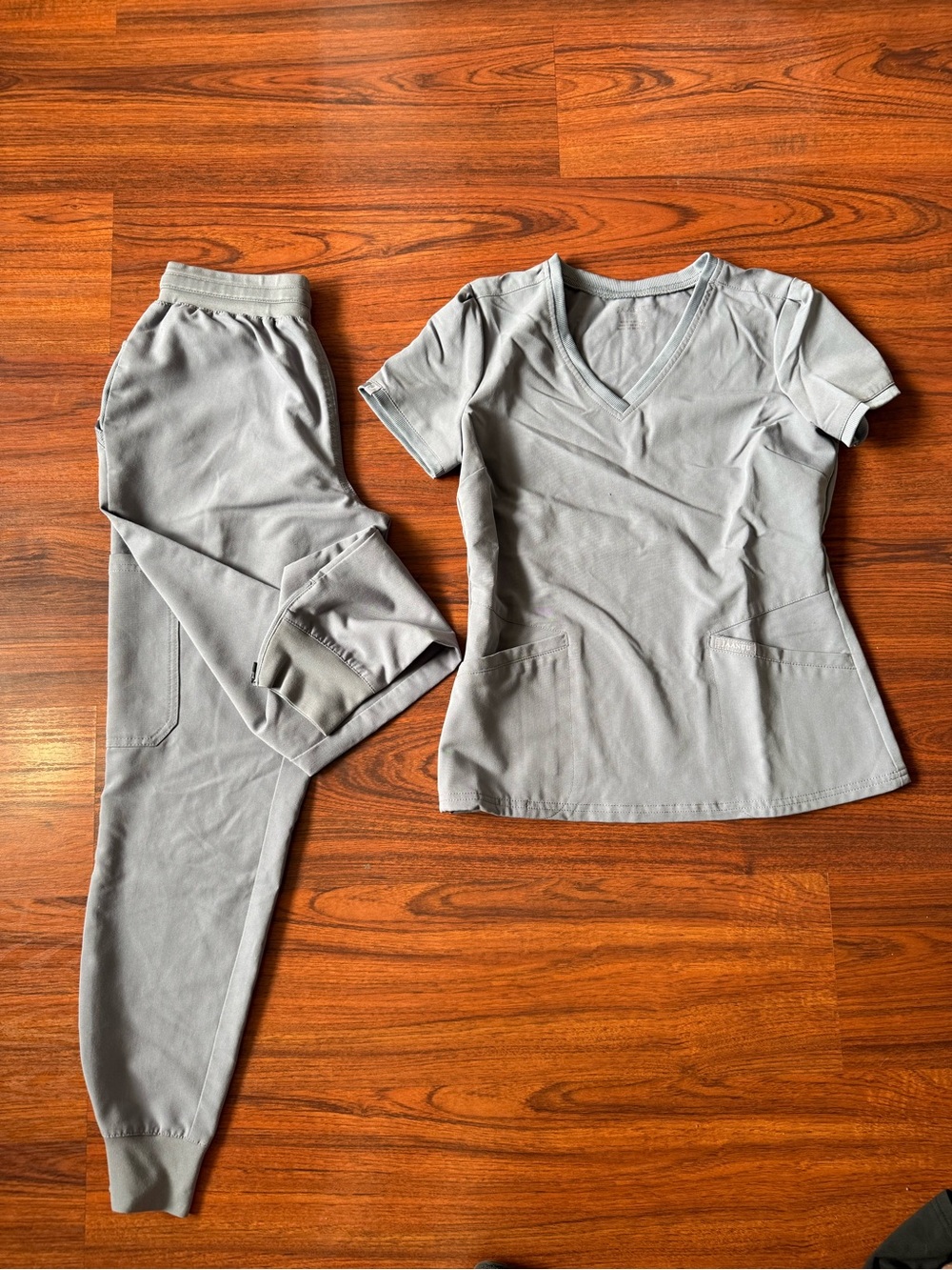 Jaanuu grey stretchy scrub set
